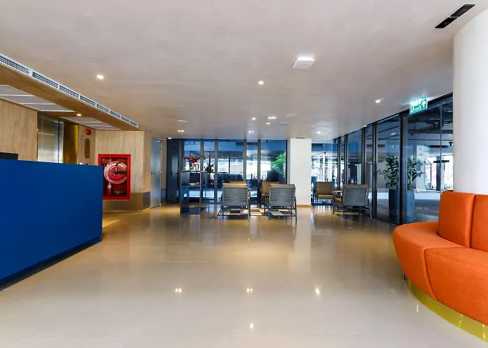 Benjarong Ratchada Hotell 4*